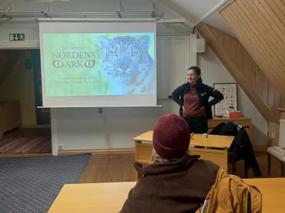 Karin Amsten welcomes the Linköping University group to Nordens Ark.