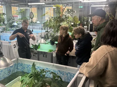 Jimmy Helgesson explains conservation work in the Turtle Ark to visiting students.